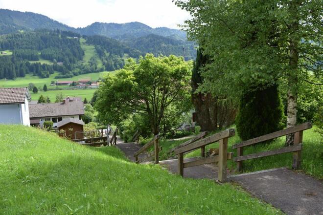 Treppen neben dem Haus