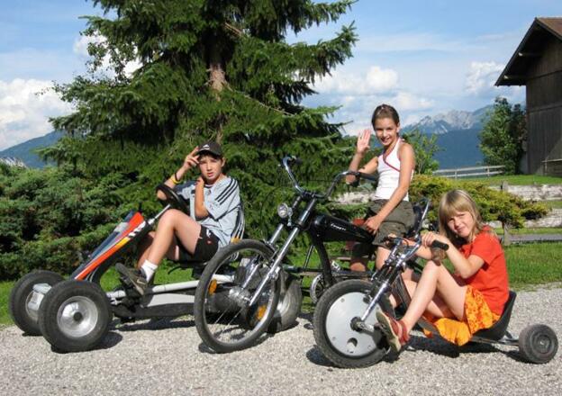 GoKart fahren im Hof