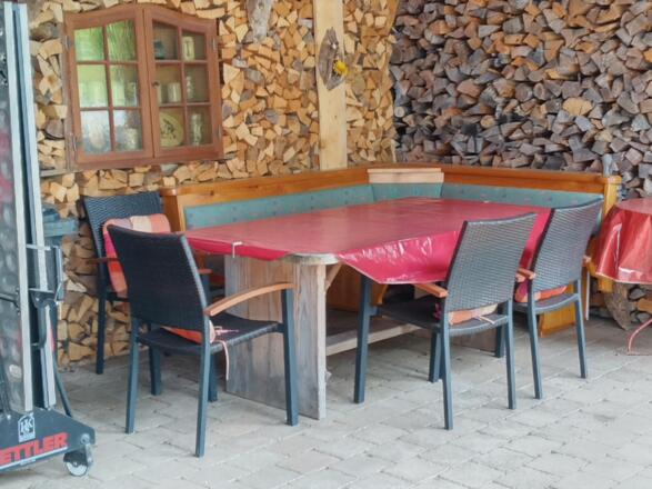 Überdachte Sitzmöglichkeit