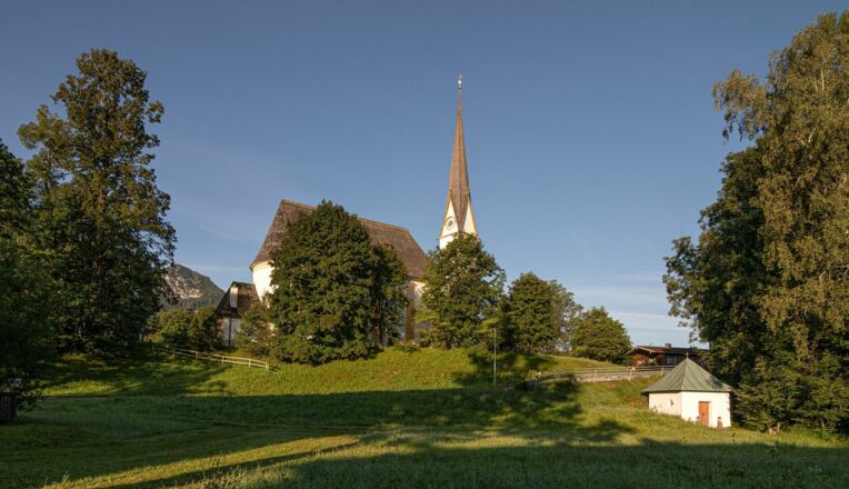Aussenansicht der Liebfrauenkirche von Inzell in Niederachen