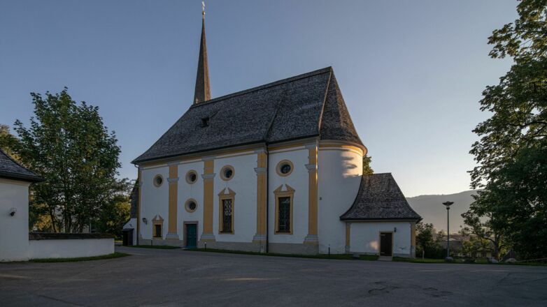 Außenansicht Liebfrauenkirche Inzell im Ortsteil Niederachen