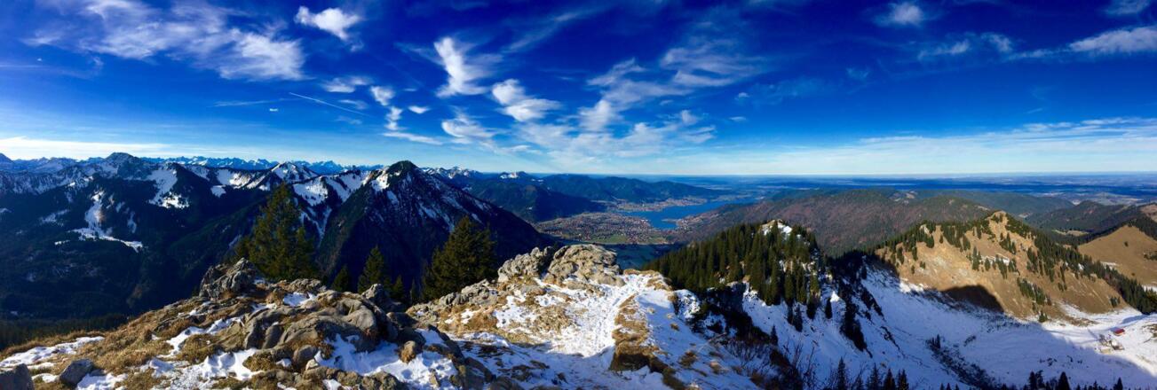 Blick zum Tegernsee vom Gipfel aus