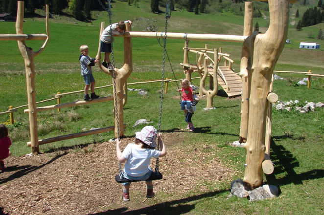 Wurde 2014 noch mal vergrößert - der sehr beliebte Spielplatz der Albert-Link-Hütte