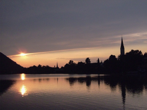Stimmungsvoller, abendlicher Blick auf Schliersee