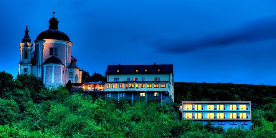 Hotel Christkindlwirt bei Nacht