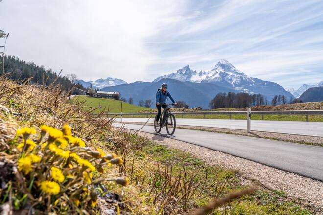 Der kombinierte Rad- und Fußweg an der Aschauerweiherstraße