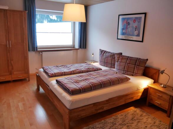 Schlafzimmer 1