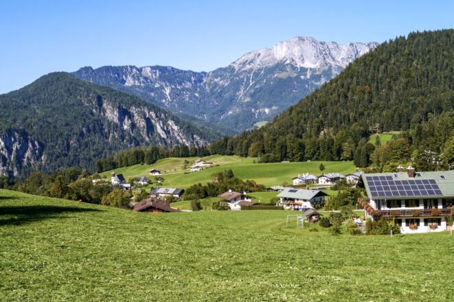 Vorbei an Bauernhöfen