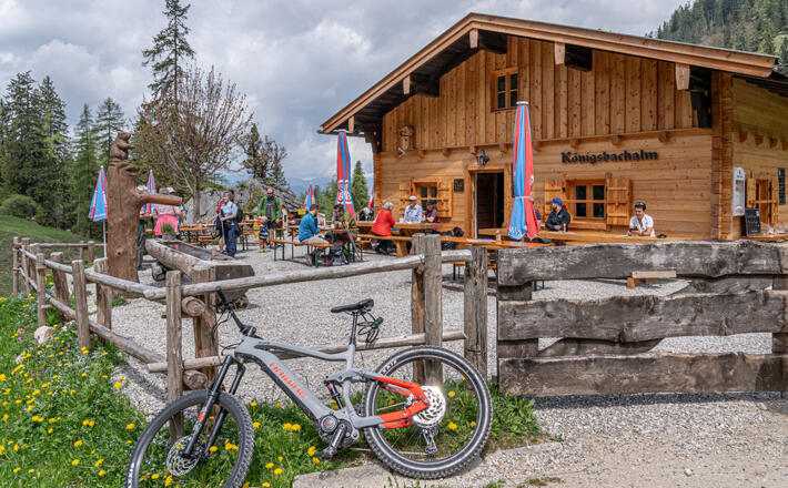 Die Berggaststätte Königsbachalm: ideal mit dem Bike zu erreichen
