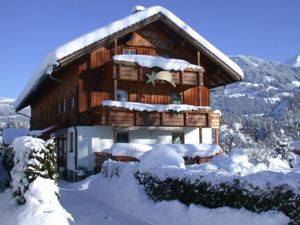 Hausbild mit Einfahrt