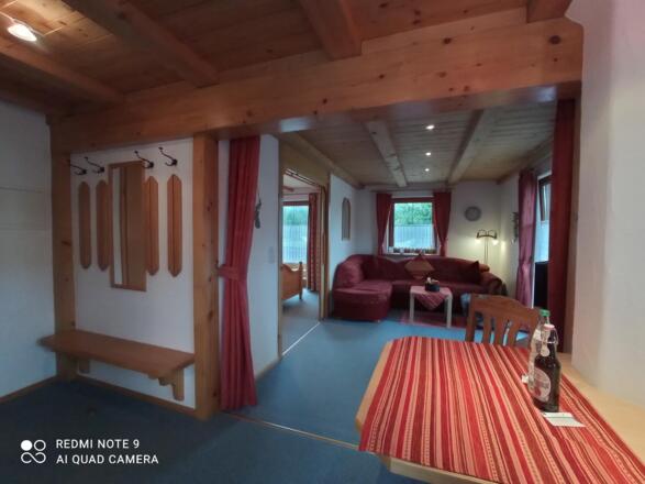 WG Nr. 1 Couch mit Eßplatz