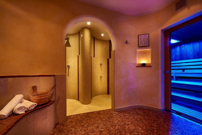 Wellnessbereich - Wärmebank I Duschen