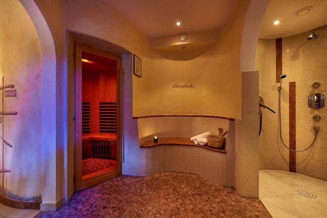 Wellnessbereich - Infrarotkabine I Wärmebank