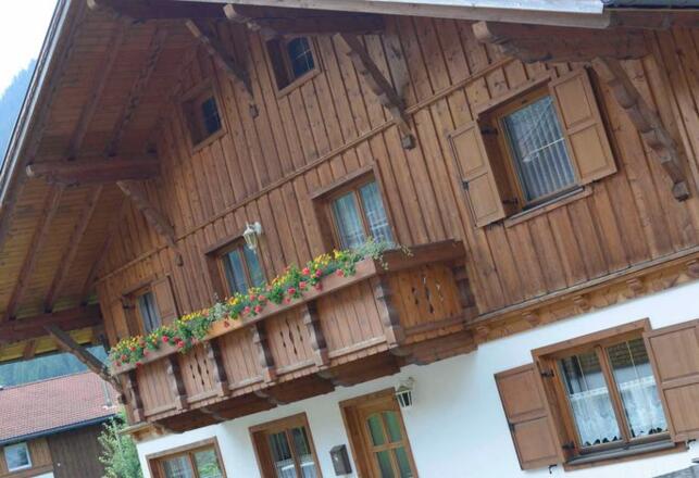 Aussenansicht im Sommer
