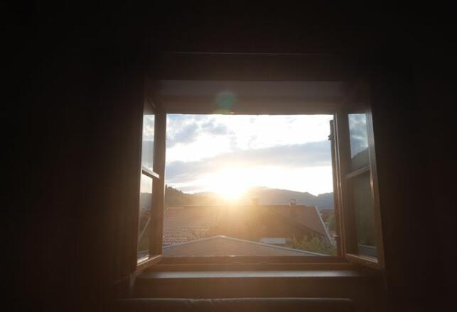 Blick von der Couch zum Sonnenuntergang