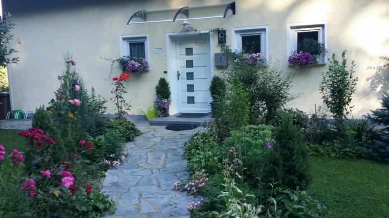 Hauseingang von der Haarer Straße