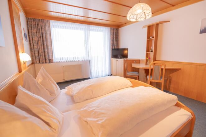 Doppelzimmer mit Blick zum Balkon