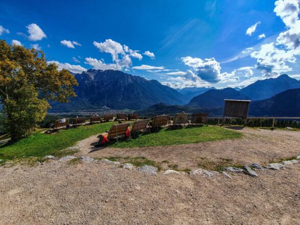Sitzgelegenheiten am Kranzberg Gipfel