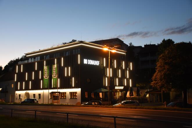 Hotel Donauhof bei Nacht