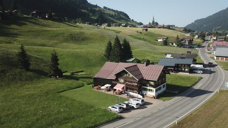 CA88520B93587BABB4E20D622E898AE8