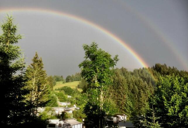 Camperglück unterm doppelten Regenbogen