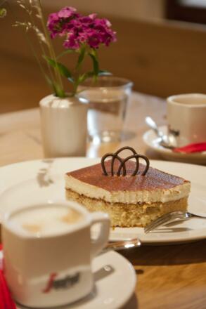 Kaffee und Kuchen in der Burgschenke