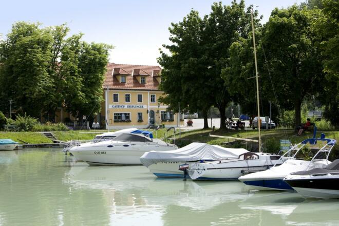 mit Bootsanleger