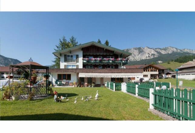 Aussenansicht im Sommer