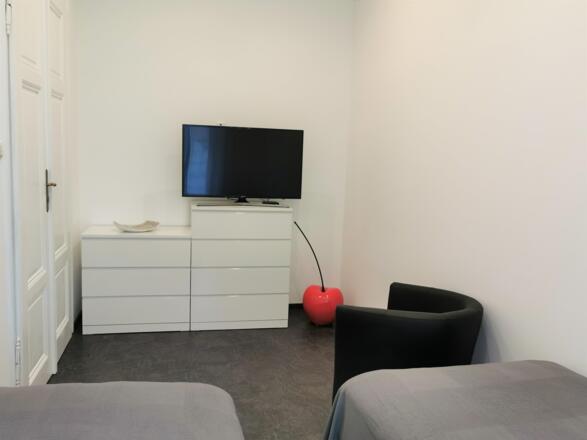 Schlafzimmer tv bearbeitet