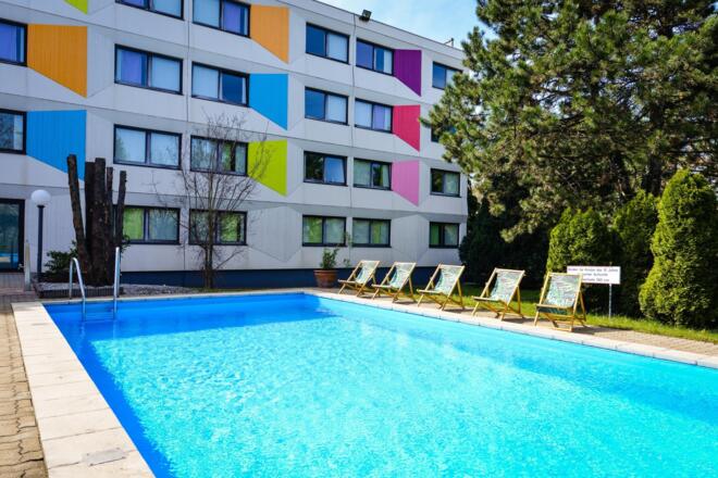 Ibis Styles Linz Swimming Pool