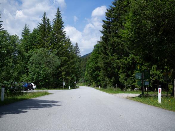 An der Bushaltestelle geht's los