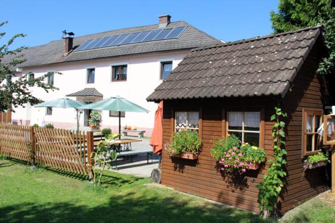 Peterseils Radlzimmer mit schönem Platzl im Garten