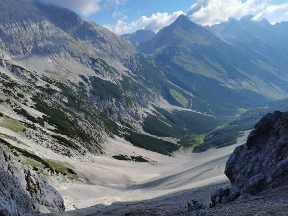 Blick hinunter in das Halltal