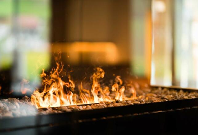 Jedes Zimmer ist mit einen kindersicheren Kamineffekt-Feuer ausgestattet.