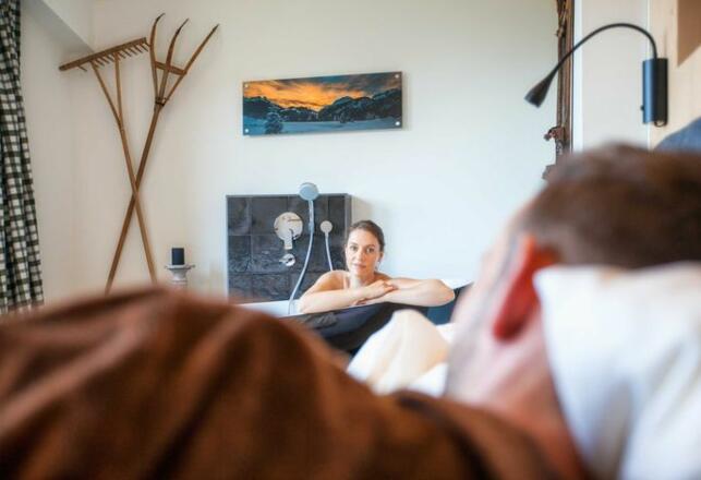 freistehnde Badewanne im Schlafzimmer