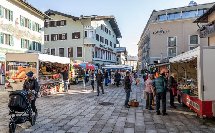 Wochen- und Bauernmarkt auf dem Weihnachtsschützenplatz Berchtesgaden