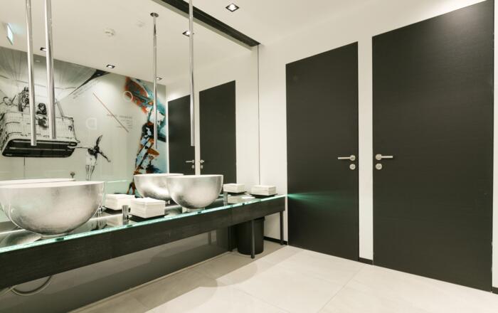 HFL07_rest rooms01