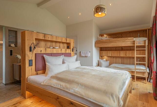 Schlafzimmer mit Etagenbetten