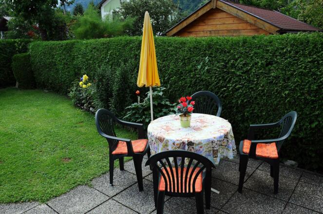 Gartenstühle und Tisch