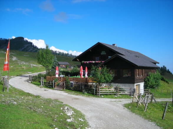 Schafbergblickhütte im tiefen Schnee