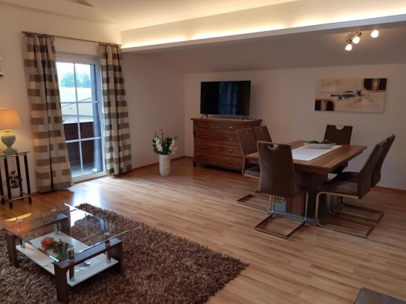 Wohnzimmer und Essbereich