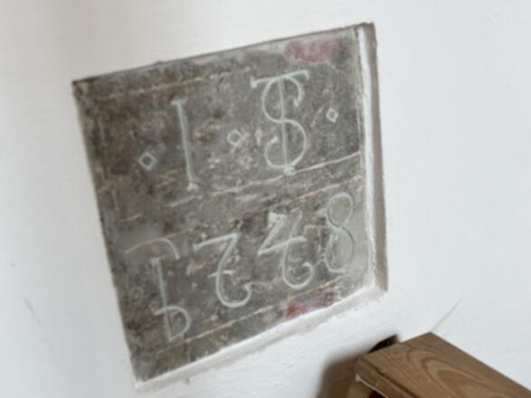 Der Grundstein der Peter- und Paulkapelle aus dem Jahr 1748