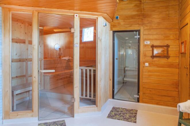 Liegeterrasse Hallenbad