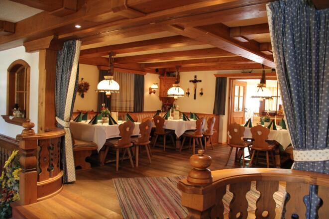 Außenbereich der Wellness-Alm