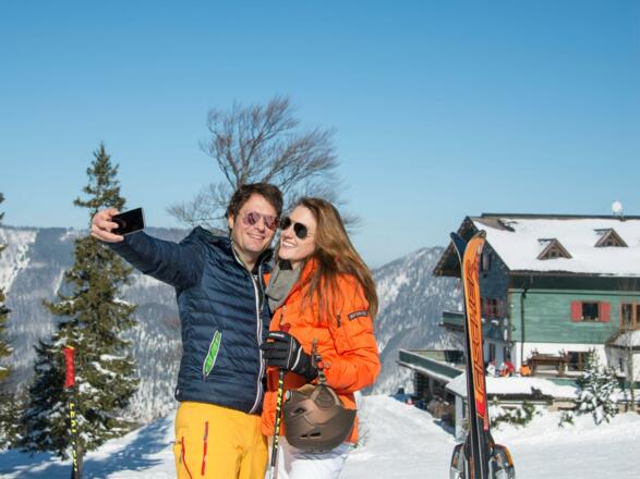 Selfie vorm Hochberghaus am Kasberg