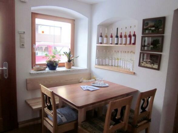 Hier verkosten wir den Schnaps