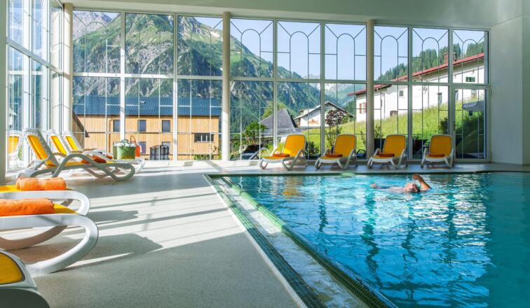 Hotel mit Hallenbad