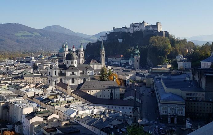 Mönchsberg mit Blick auf Stadt Salzburg