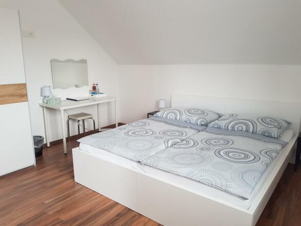 Doppelbettzimmer Nr. 2 im Obergeschoß