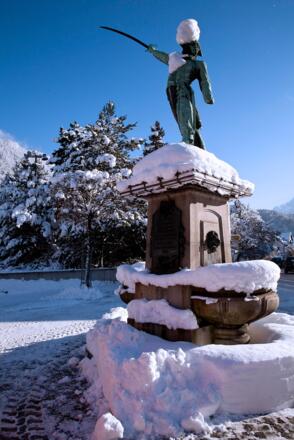 Riedmiller-Denkmal_im_Winter_von_Bludenz_(c)_Carol